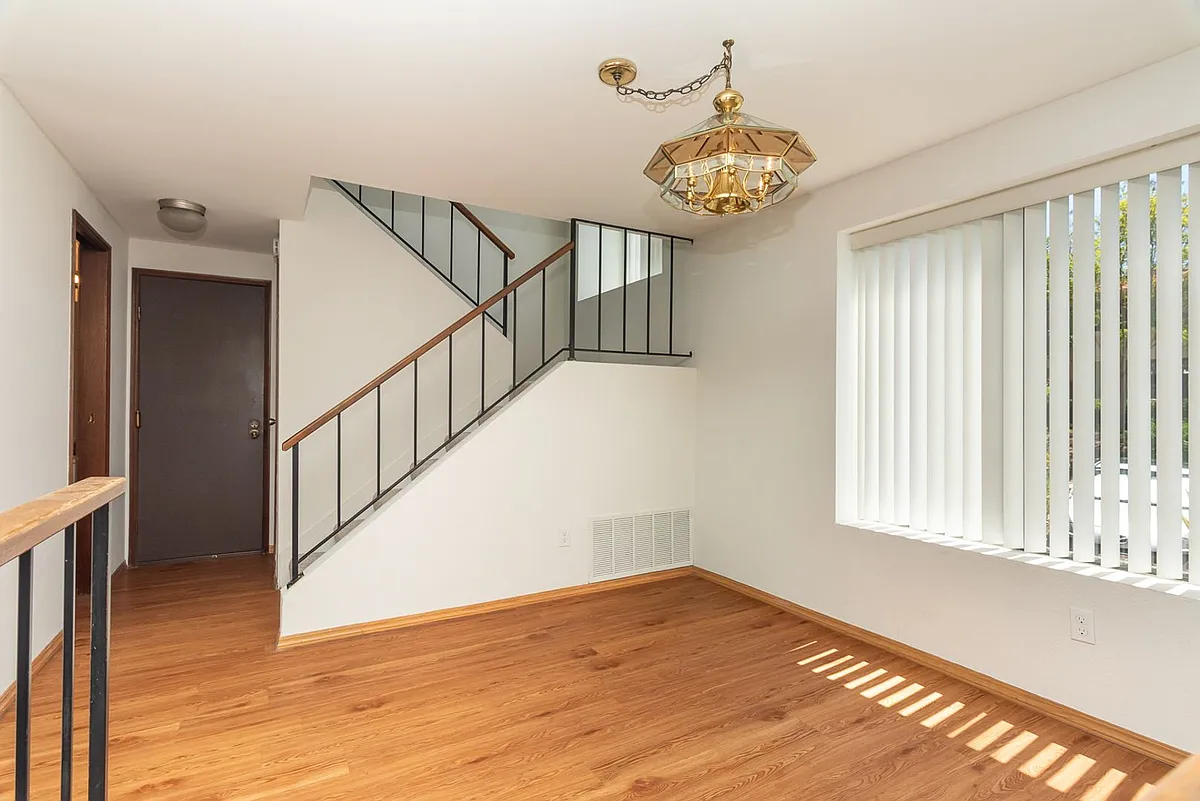 Building Photo - 5715 Baltimore Dr #126