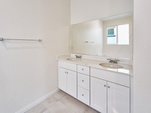 2nd image of 729 Daniel Freeman Cir