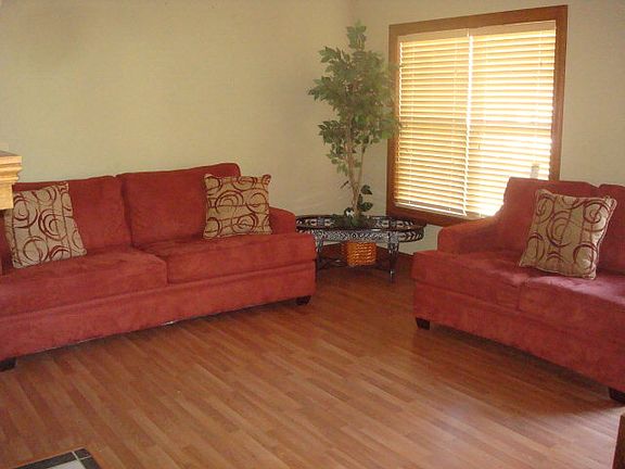 3rd image of 121 Sara Dr