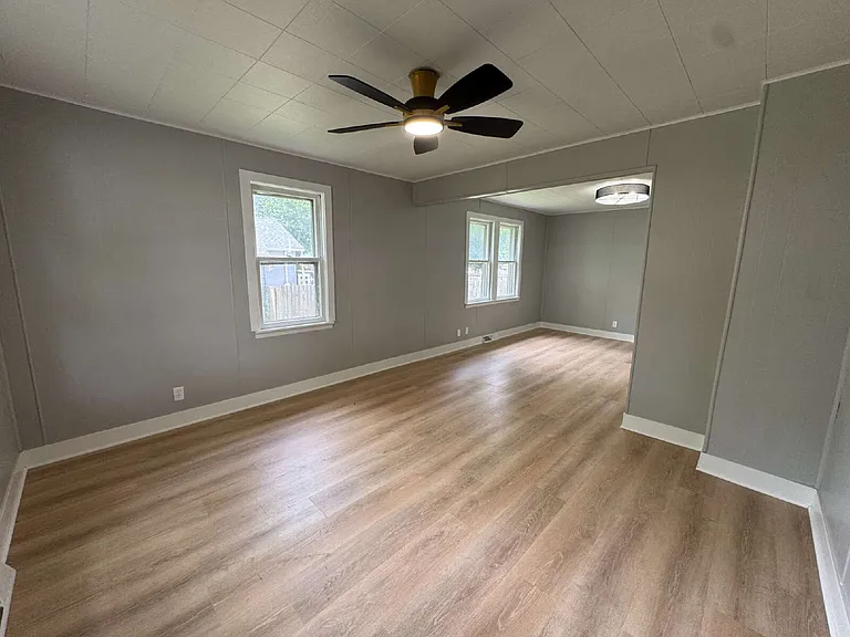 122 Lawndale Ave — Photo 4
