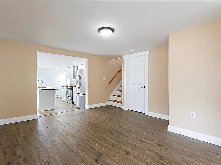 14 W Natick Rd — Photo 11
