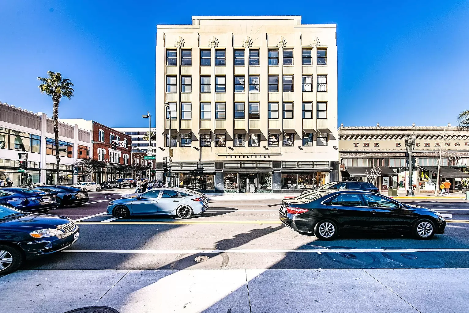 1 bed, 662 sqft, $2,400 — Photo 1