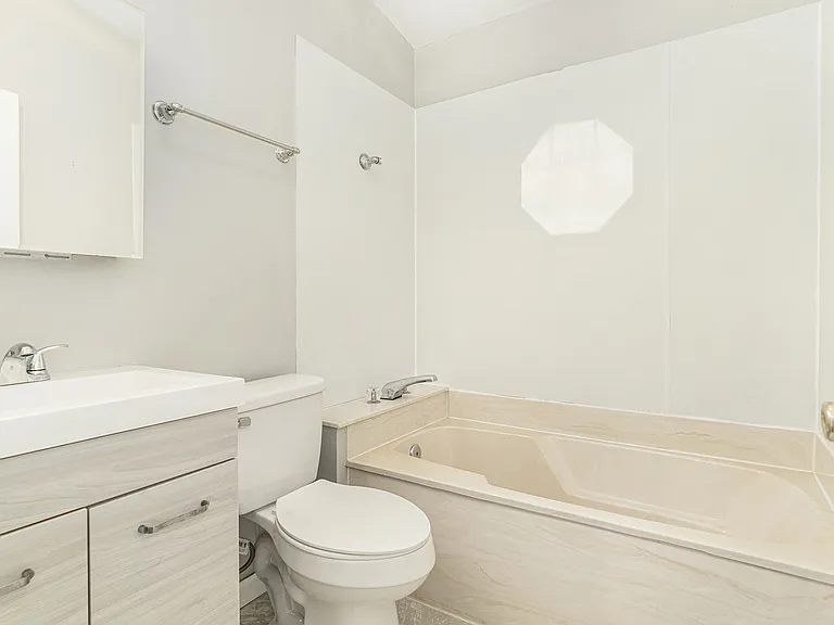 644 Green Jade Dr #E — Photo 2