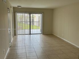 3396 Foxcroft Rd, Hollywood, FL