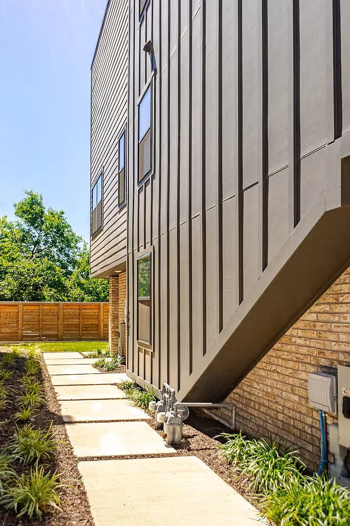 304 SE G Unit B — Photo 1