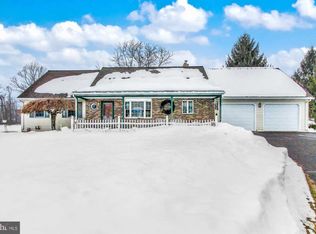 26 Lobachsville Rd, Fleetwood, PA 19522