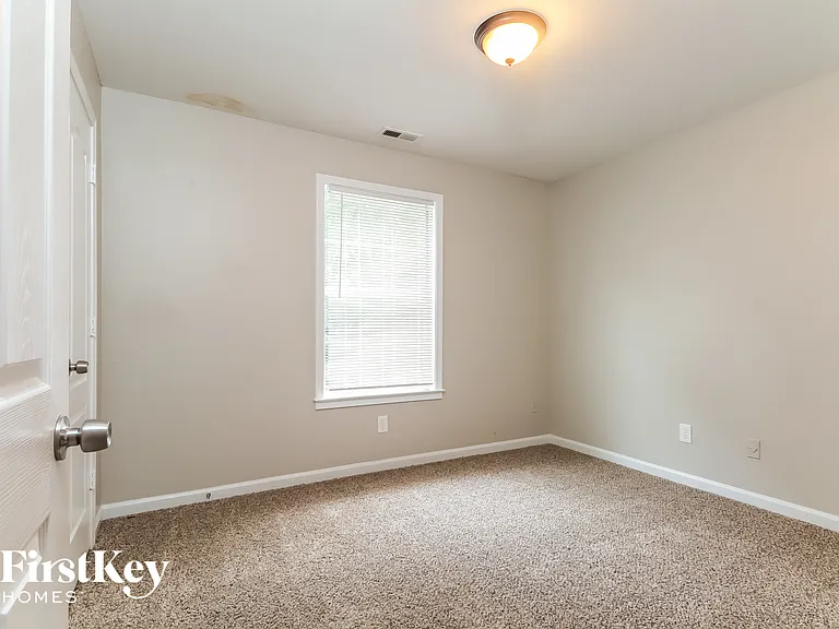 230 Saint Charles Ave — Photo 11