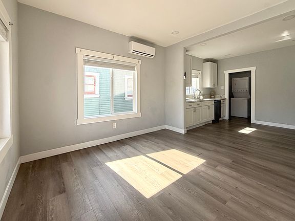 4th image of 2959 Arlington Ave