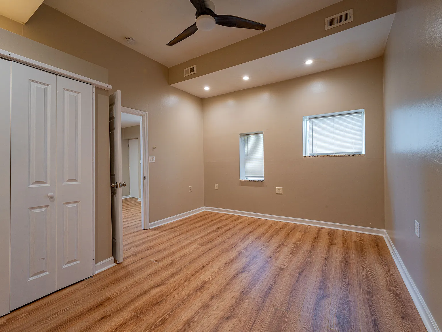 1 bed, 1000 sqft, $1,050 — Photo 4