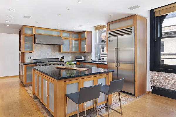 Sold by Avenue Real Estate | media 3