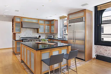 Sold by Avenue Real Estate