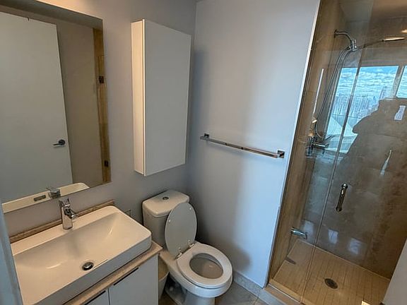 5th image of 14 York St #3505B