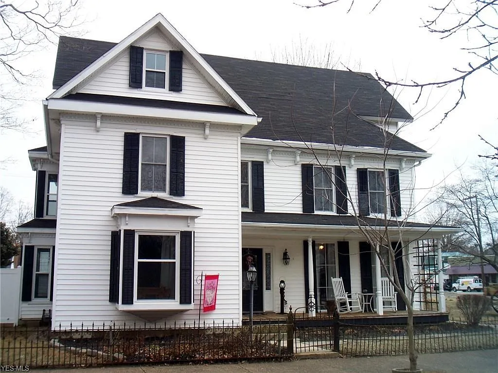 205 Henrietta St photo 1