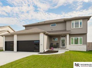 5201 Helwig Ave, Papillion, NE 68133