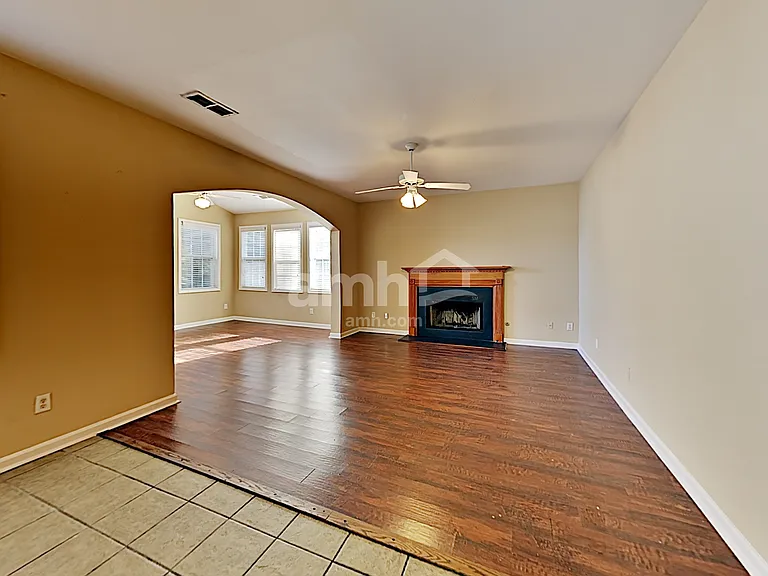 1852 Clear Springs Ln — Photo 6