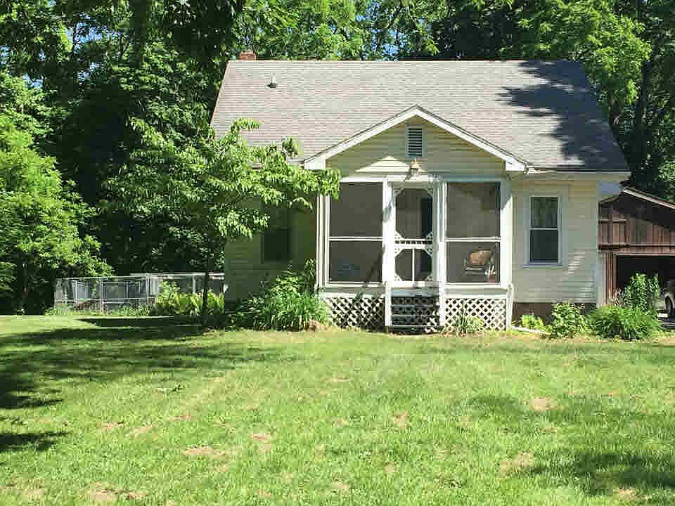 1st image of 74 W Railroad St