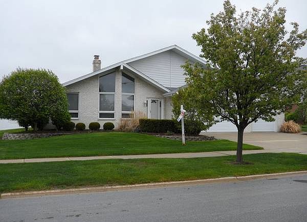 1st image of 10700 Heritage Dr