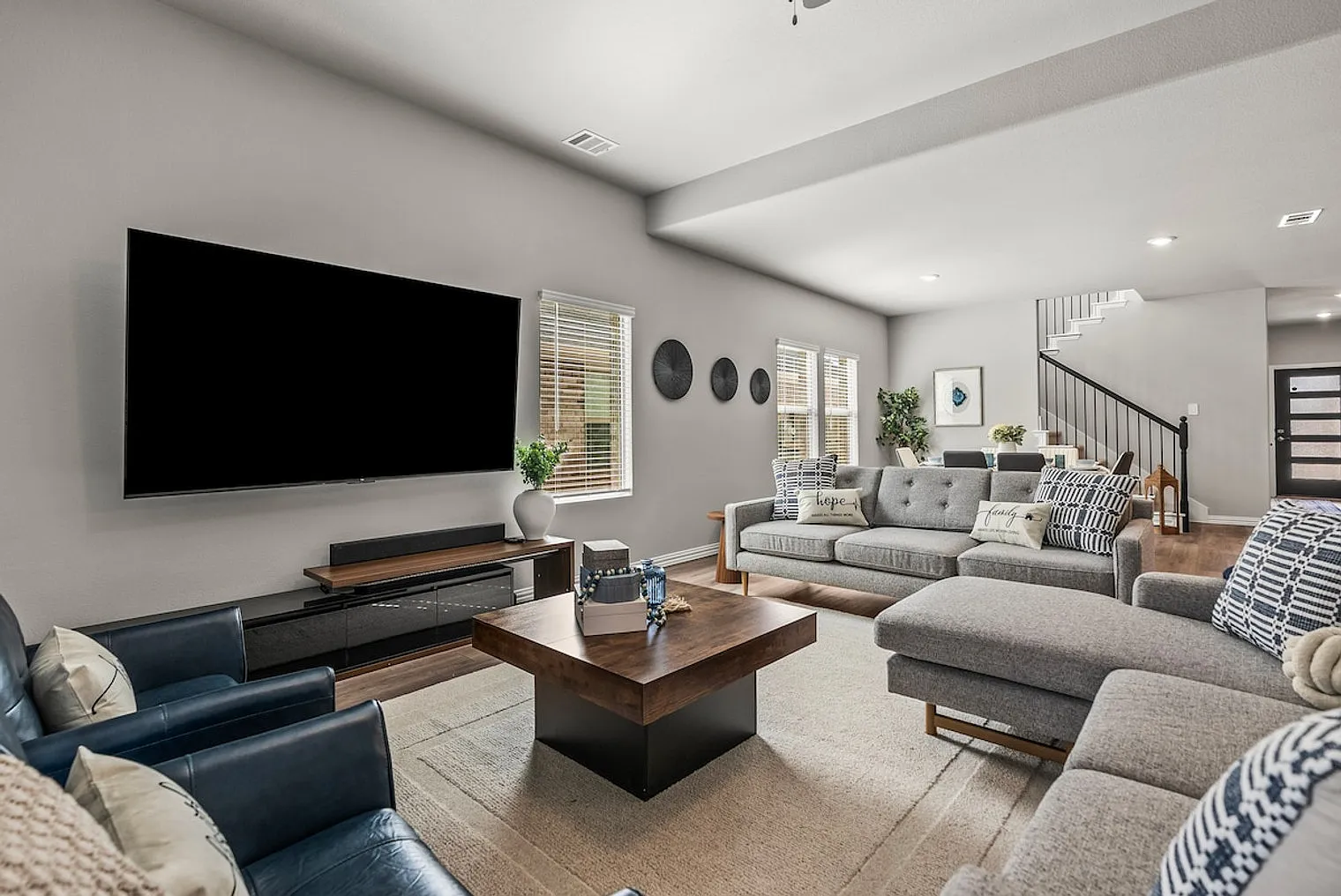4 bed, 3.5 bath, $5,303 — Photo 3