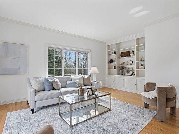 4th image of 3655 Forest Gate Dr NE