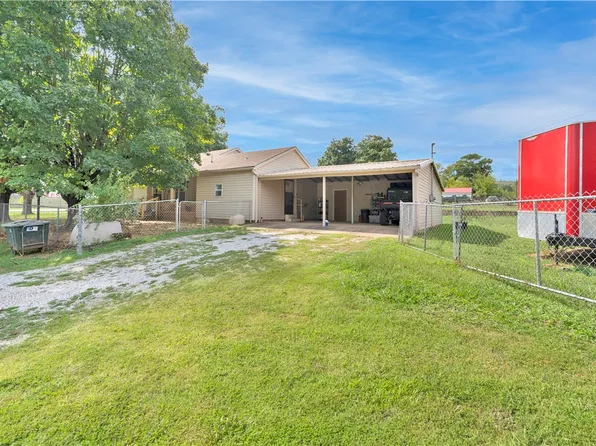 501 Polk St, Huntsville, AR 72740