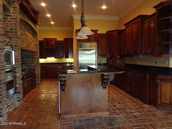 3rd image of 8811 Oak Creek Ln