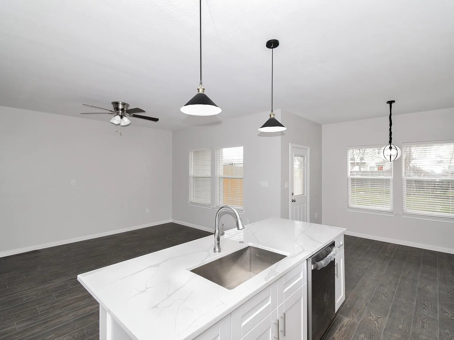 3 bed, 2.5 bath, 1514 sqft, $1,900 — Photo 3