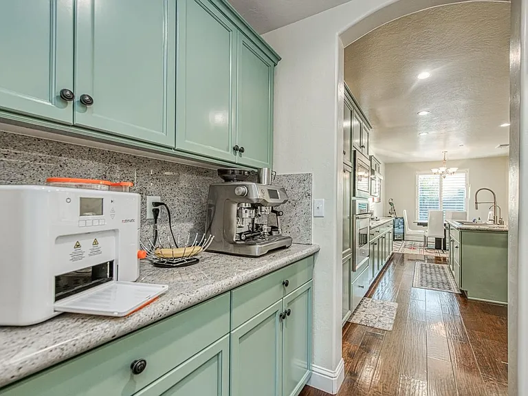 10509 N Sierra Vista Ave — Photo 14