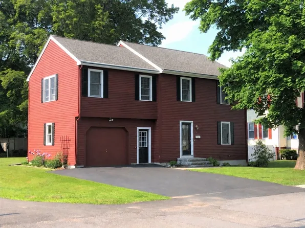21 Chester St, Amesbury, MA 01913
