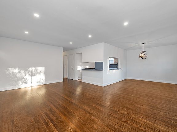 5th image of 54 Sagamore Hill Dr