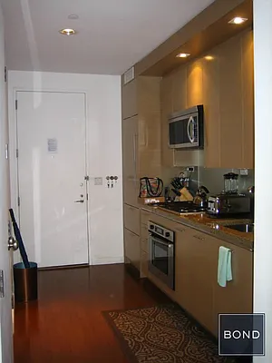 Rented by Bond New York | media 23