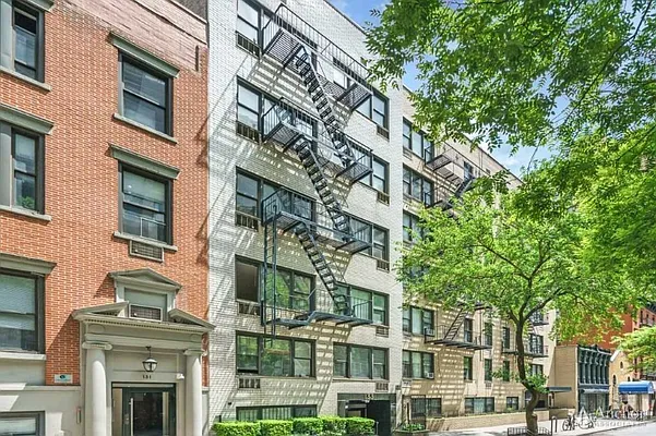 Rented by Anchor Associates | media 24