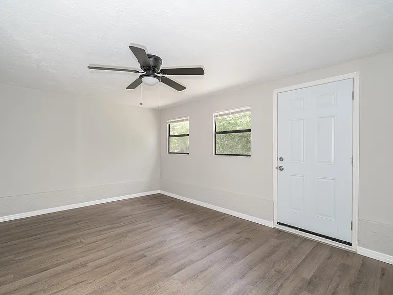 7911 Foxwood Dr — Photo 12