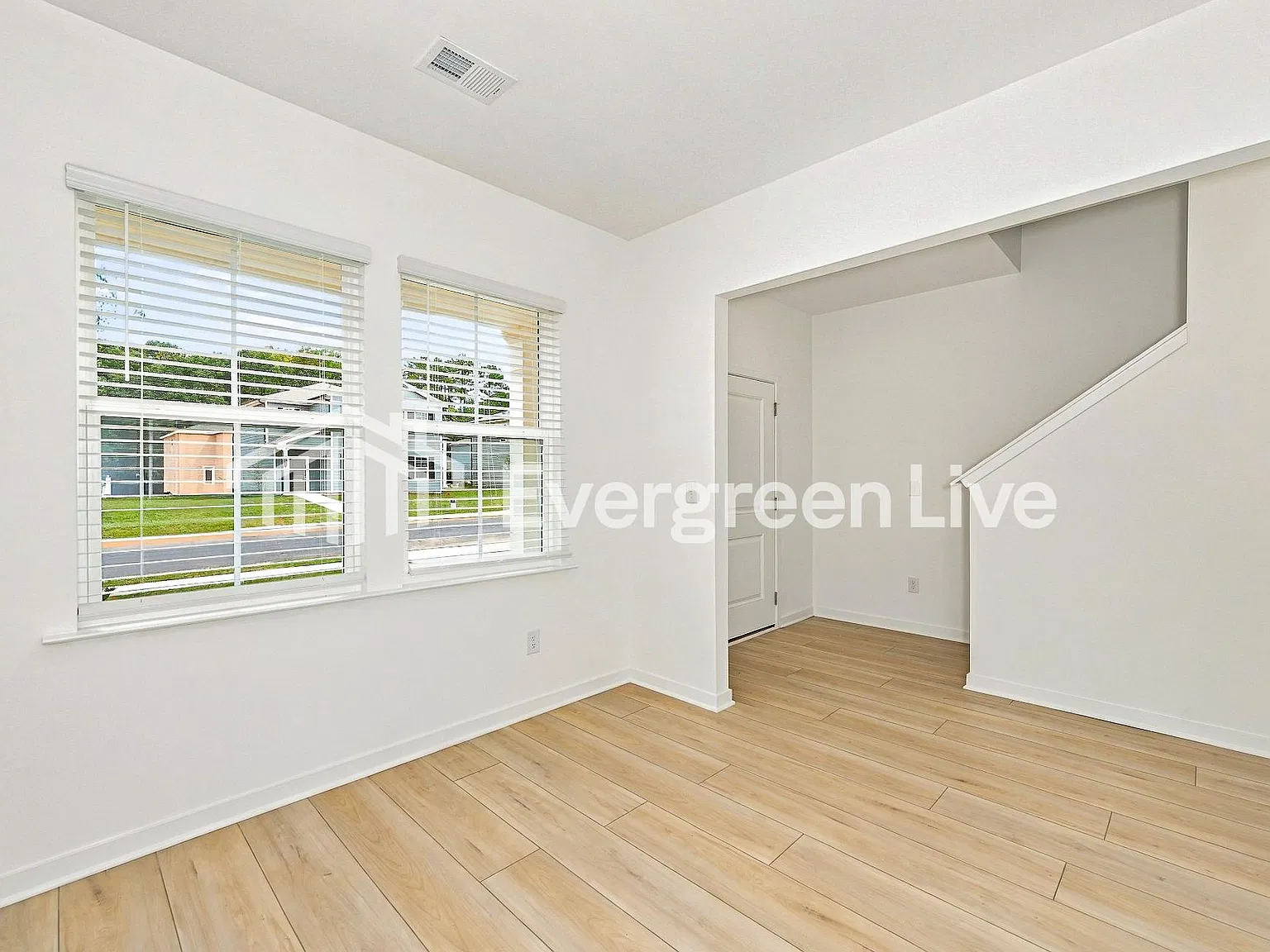 4 bed, 2.5 bath, 2233 sqft, $2,180 — Photo 4