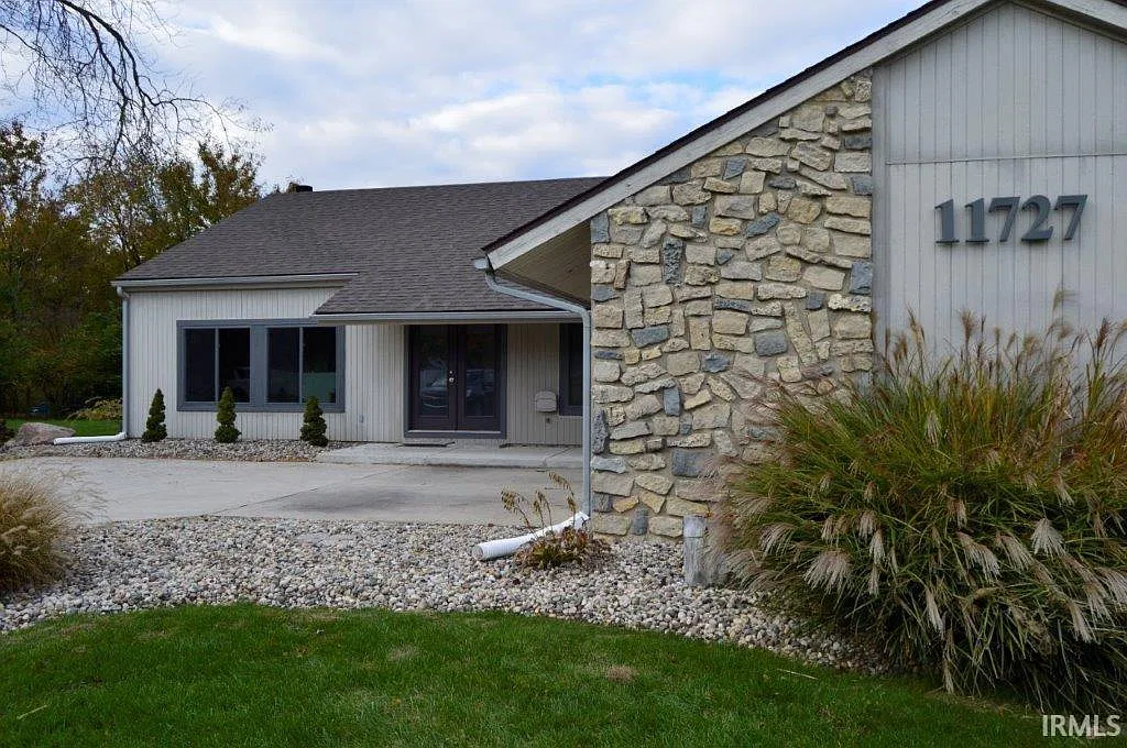 4 bed, 2.0 bath, 1964 sqft, $2,500 — Photo 2