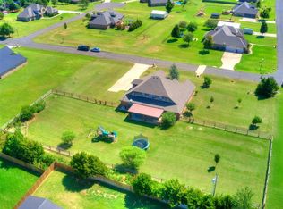 9825 Stone Trail Dr, Edmond, OK 73034