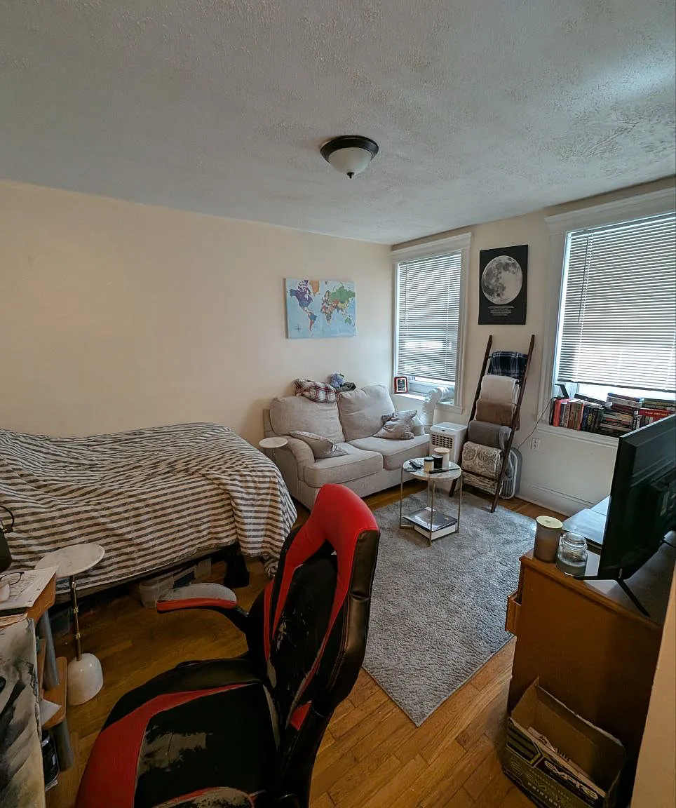 Studio, $2,000 — Photo 3