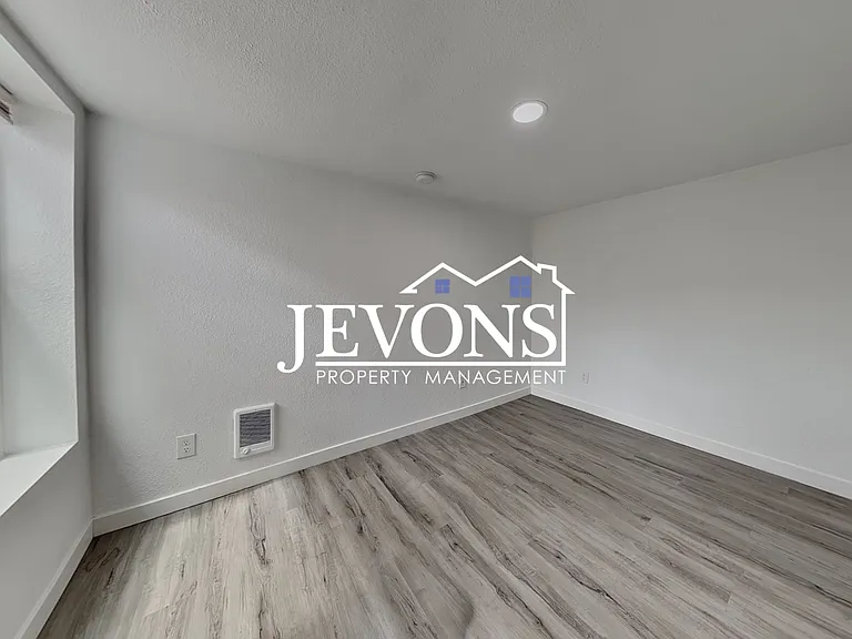 630 N Skyline Dr #B — Photo 17