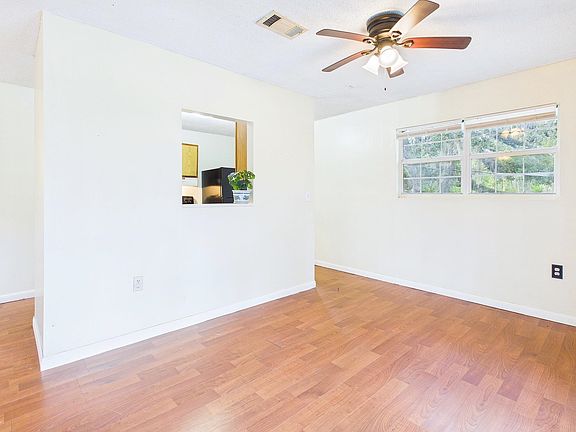 14th image of 117 Davis Dr