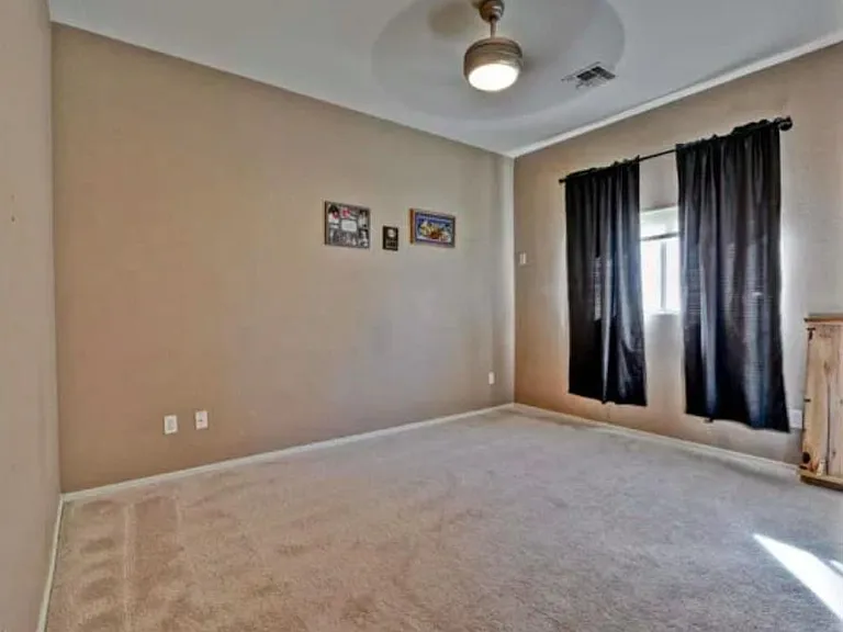 220 E Beth Dr — Photo 2