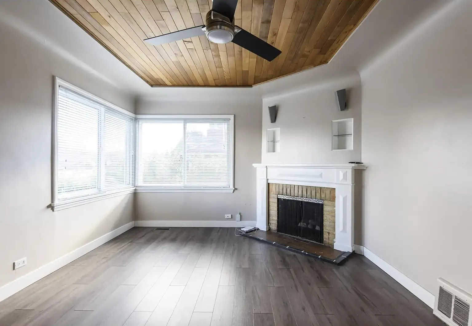 2 bed, 847 sqft, $2,999 — Photo 3