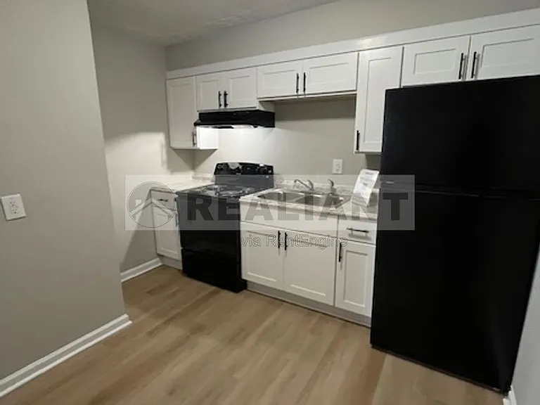 32 Mary St #5 — Photo 5