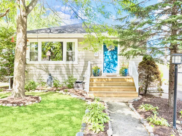 210 3rd St, Downers Grove, IL 60515