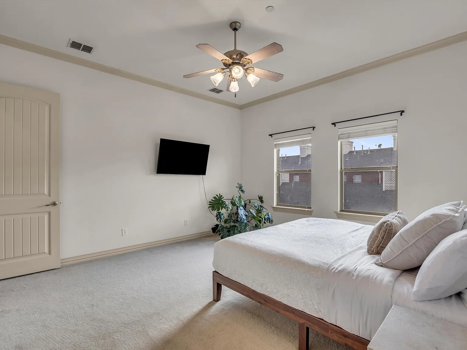 2 bed, 1991 sqft, $2,750 — Photo 2