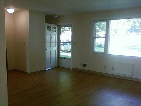 entrance/living area