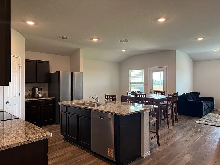2621 Torbensen Ct — Photo 8