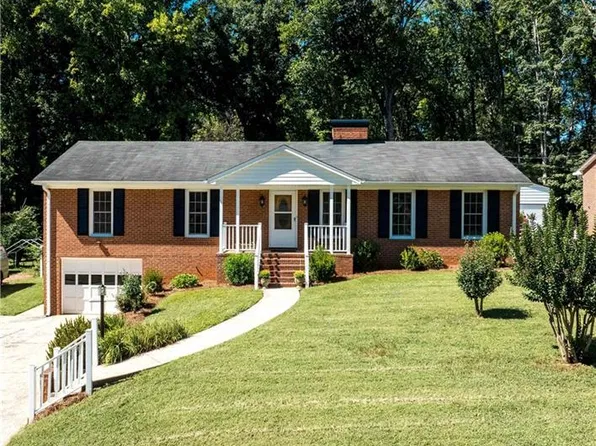 2634 Weymoth Rd, Winston Salem, NC 27103