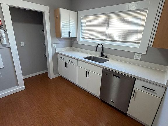 3rd image of 825-829 37th St Rear 829