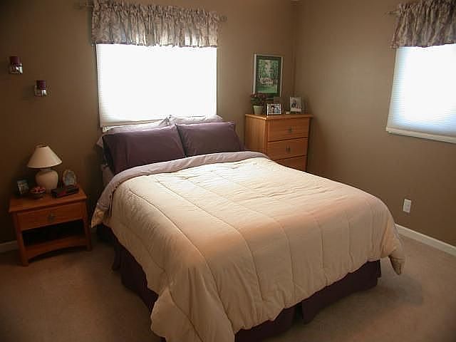 1st image of 6924 Blakely Dr NE
