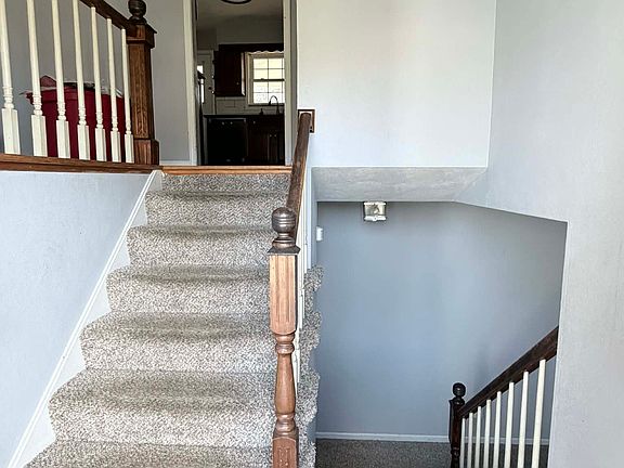 4th image of 2706 Victoria Dr