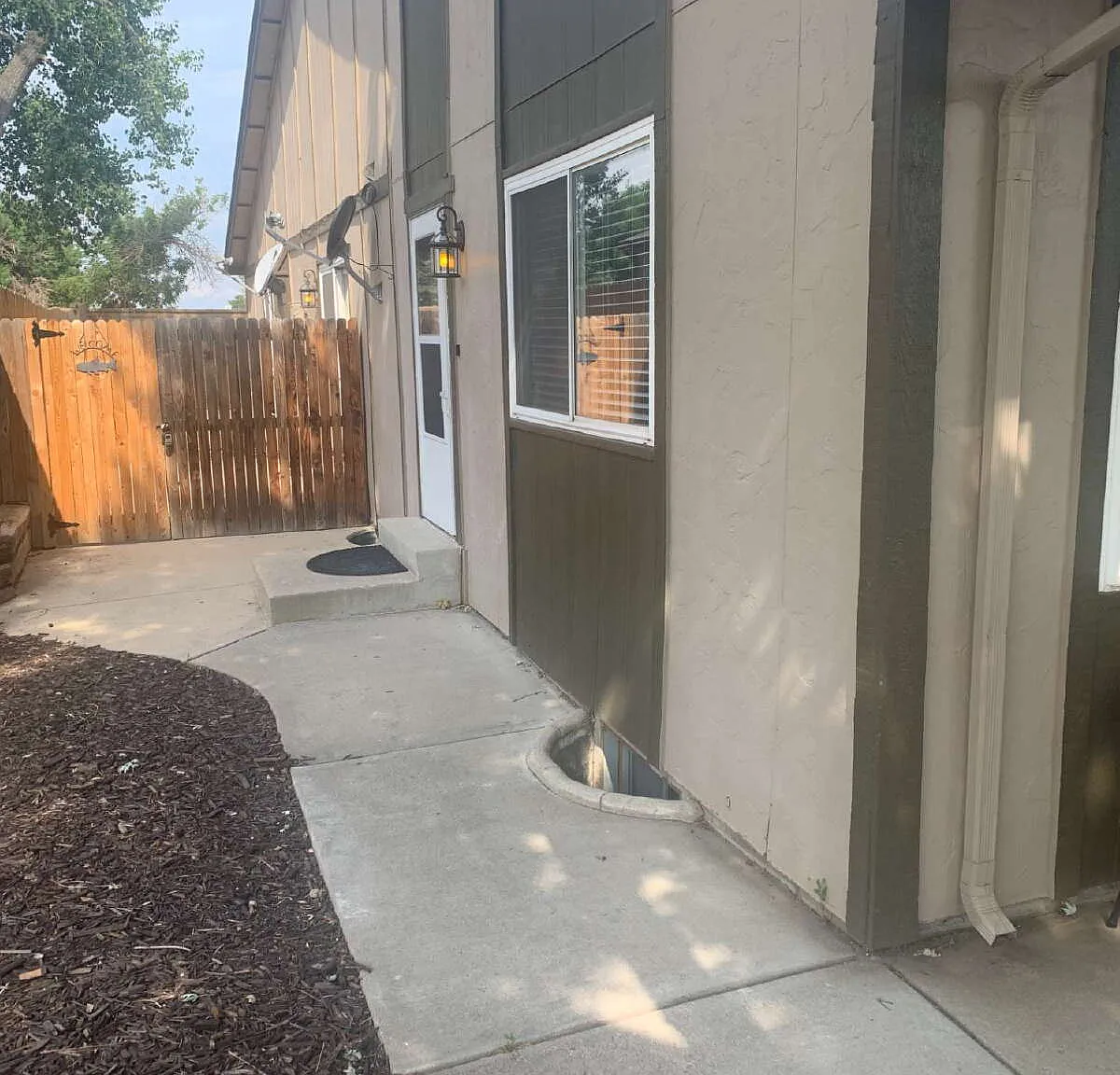 3 bed, 2.0 bath, 1280 sqft, $2,300 — Photo 2